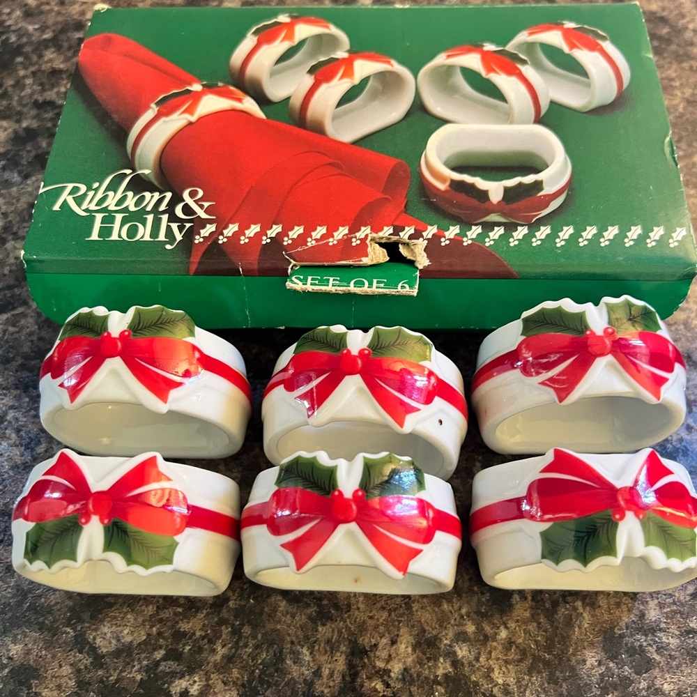 12 Festive Ribbon & Holly Napkin Rings Set vintage- original boxes